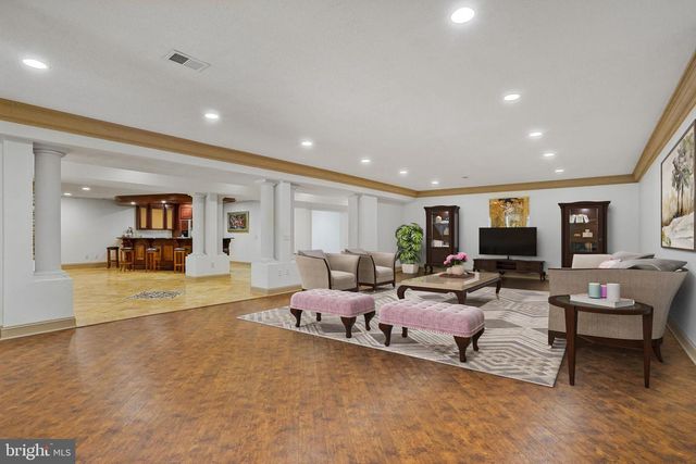 8023 GEORGETOWN PIKE, Mclean, VA 22102