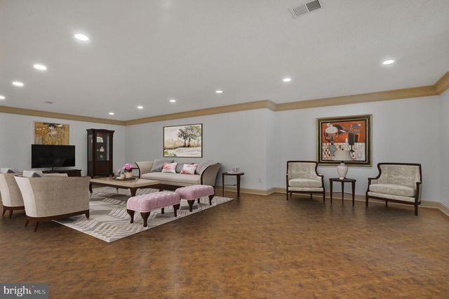 8023 GEORGETOWN PIKE, Mclean, VA 22102