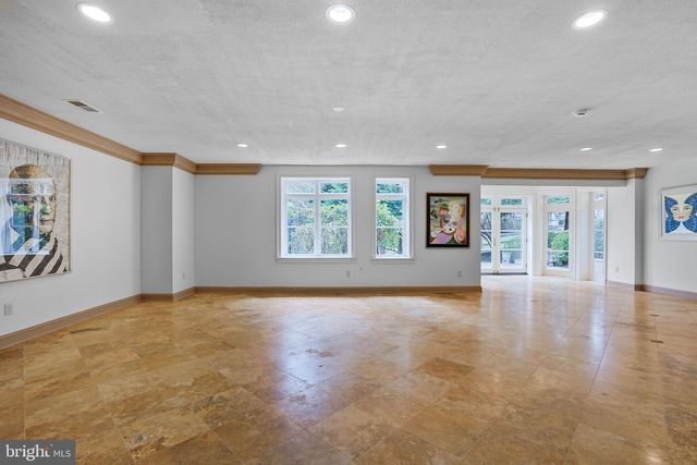 8023 GEORGETOWN PIKE, Mclean, VA 22102