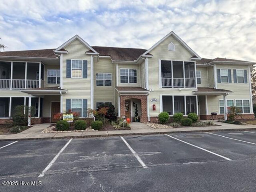 1904 Covengton Way 203, Greenville, NC 27858