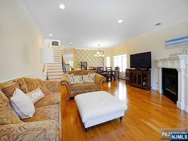 209C 8th, Palisades Park, NJ 07650