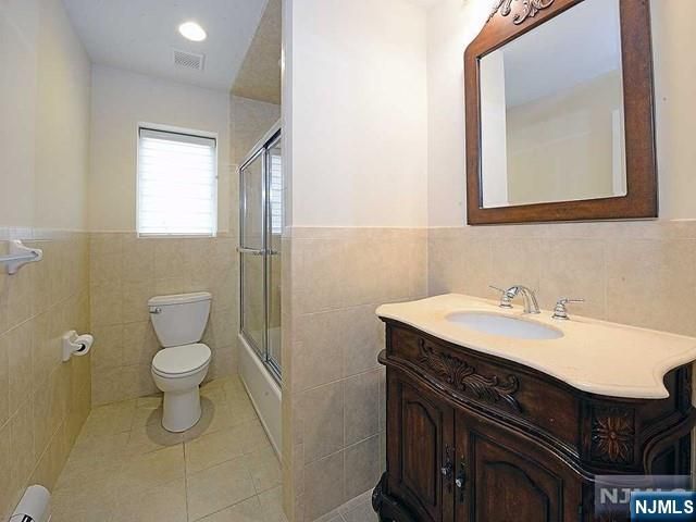 209C 8th, Palisades Park, NJ 07650