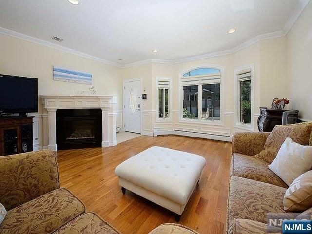 209C 8th, Palisades Park, NJ 07650