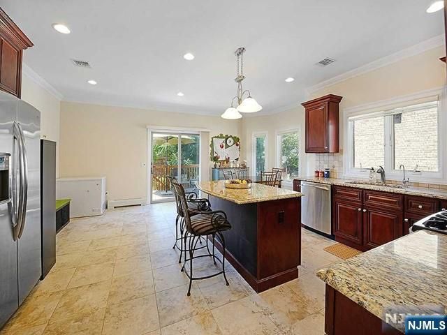 209C 8th, Palisades Park, NJ 07650