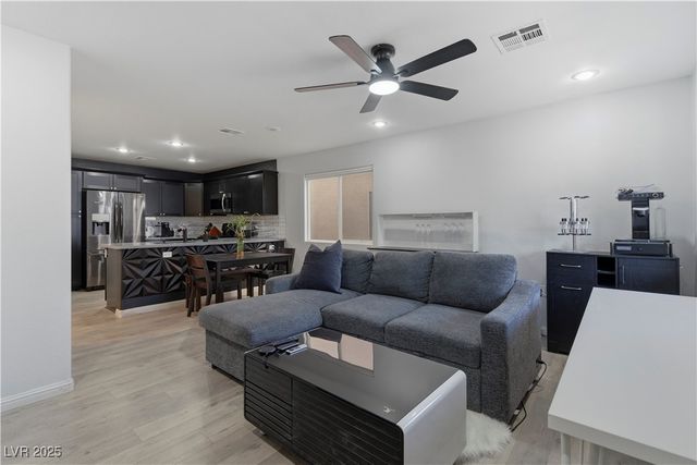 10385 Midnight Iris Street, Las Vegas, NV 89183