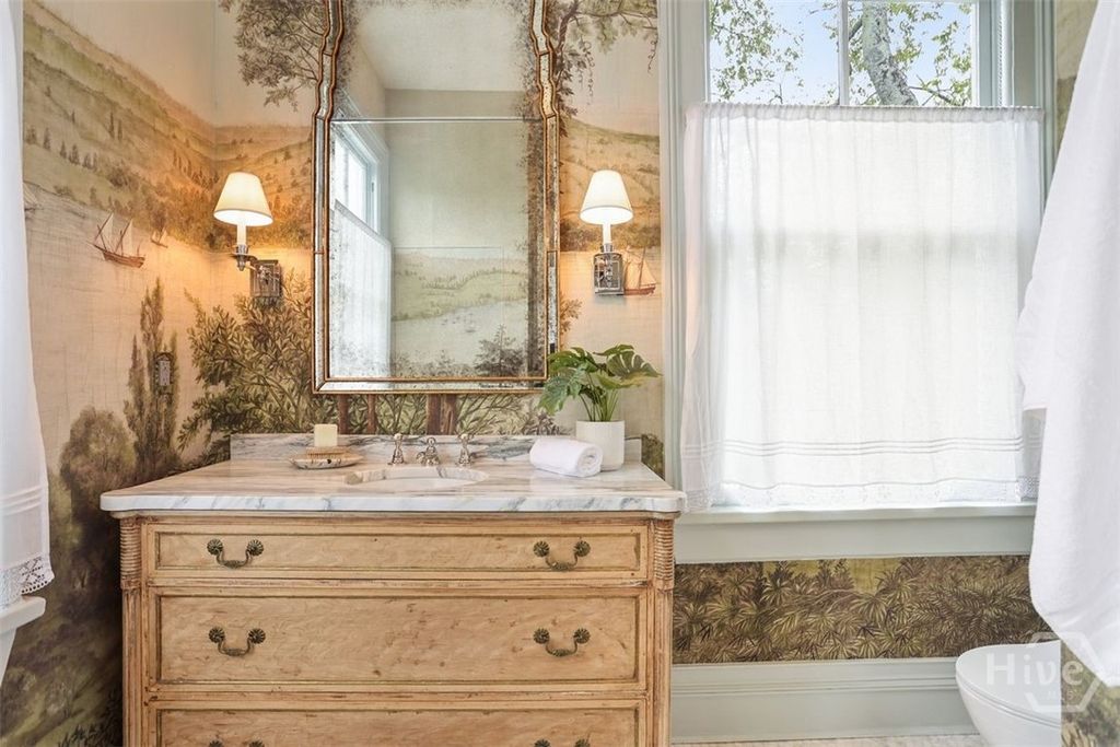 Image 12 of property listing at 123 W Charlton Street 5, Savannah, GA 31401
