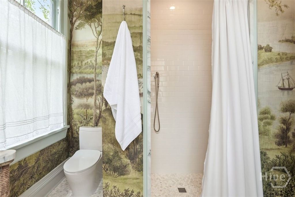 Image 13 of property listing at 123 W Charlton Street 5, Savannah, GA 31401