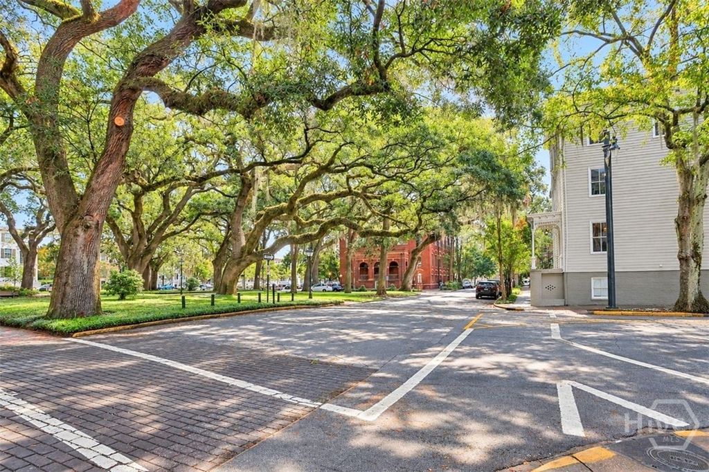 Image 16 of property listing at 123 W Charlton Street 5, Savannah, GA 31401