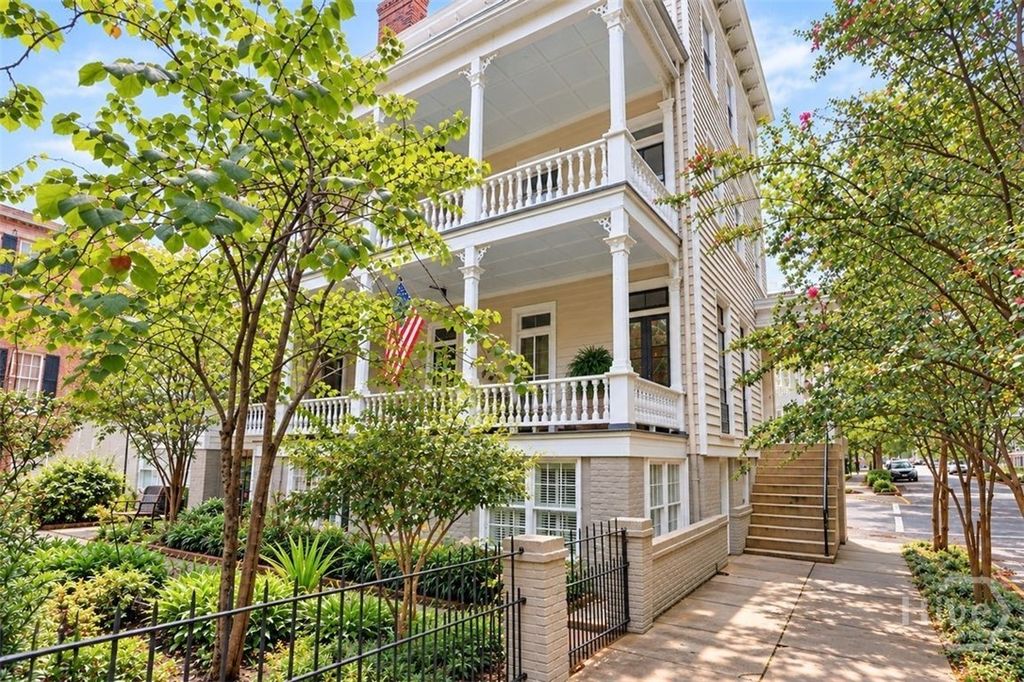 Image 2 of property listing at 123 W Charlton Street 5, Savannah, GA 31401