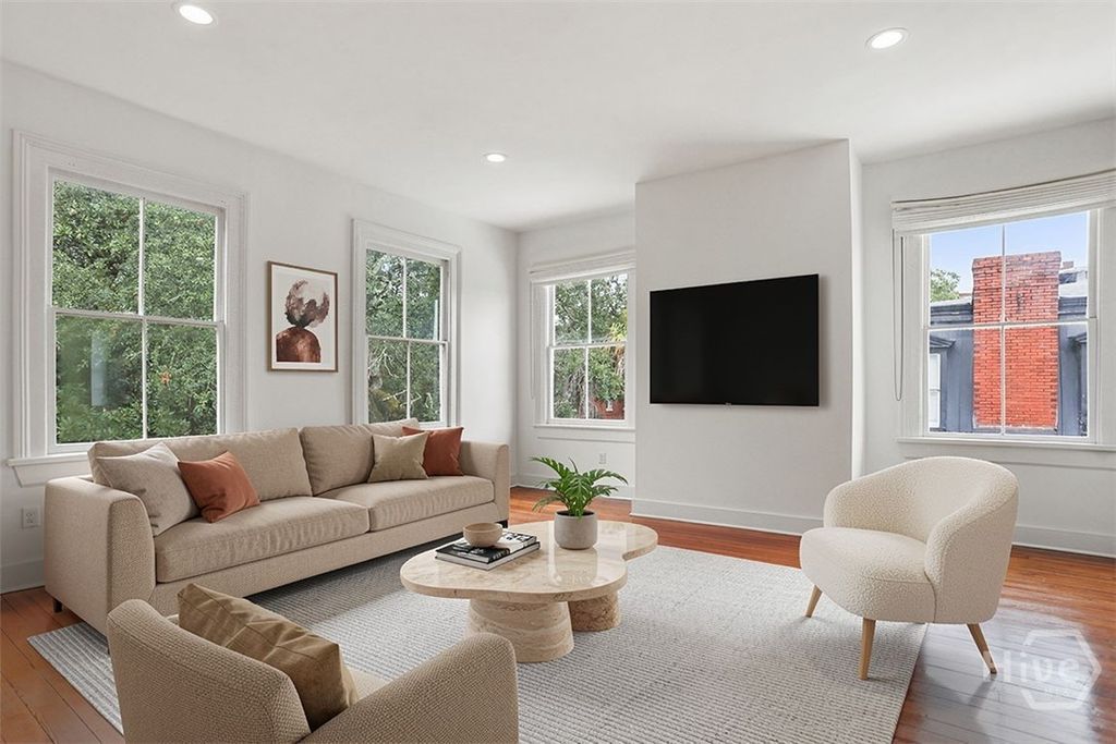 Image 4 of property listing at 123 W Charlton Street 5, Savannah, GA 31401