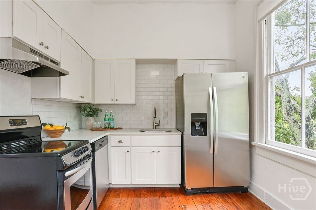 Image 6 of property listing at 123 W Charlton Street 5, Savannah, GA 31401