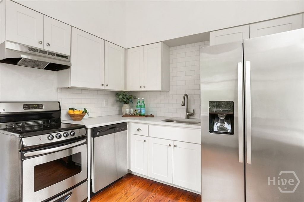 Image 7 of property listing at 123 W Charlton Street 5, Savannah, GA 31401