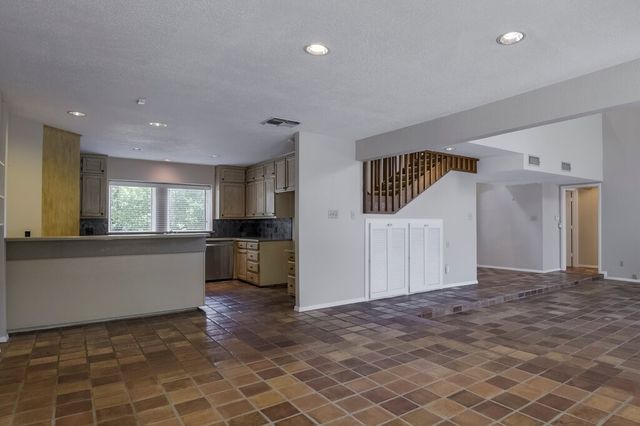 4708 Spring Creek Court, Arlington, TX 76017