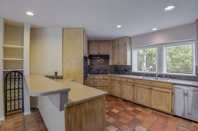 4708 Spring Creek Court, Arlington, TX 76017