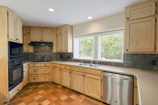 4708 Spring Creek Court, Arlington, TX 76017