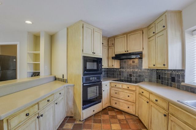 4708 Spring Creek Court, Arlington, TX 76017