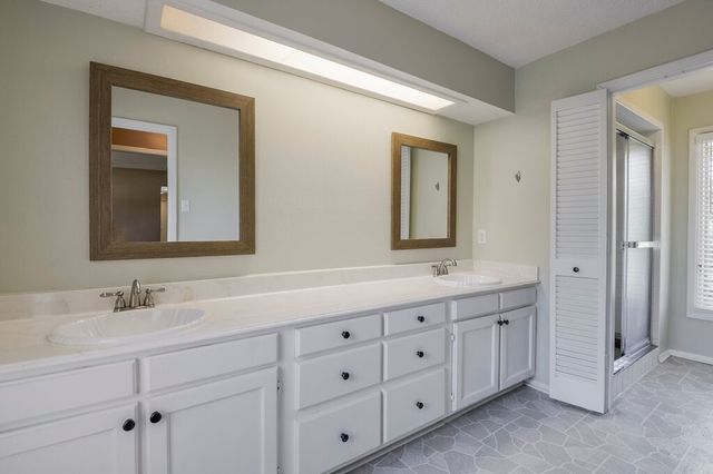 4708 Spring Creek Court, Arlington, TX 76017