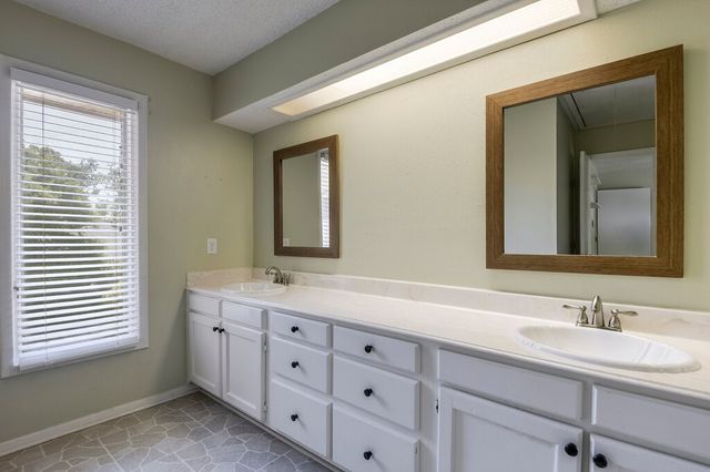 4708 Spring Creek Court, Arlington, TX 76017