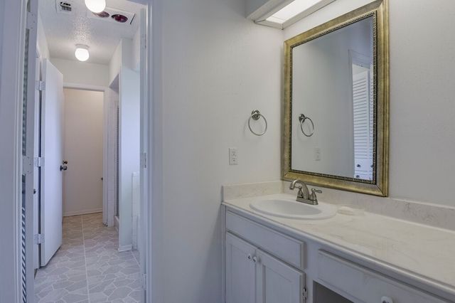 4708 Spring Creek Court, Arlington, TX 76017