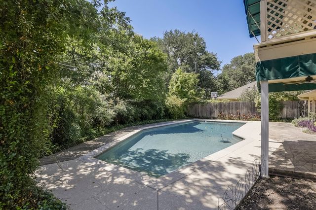 4708 Spring Creek Court, Arlington, TX 76017