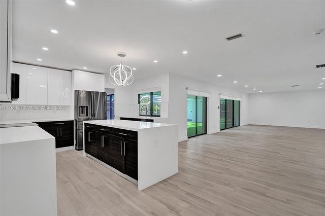 2310 NE 195th St, Miami, FL 33180