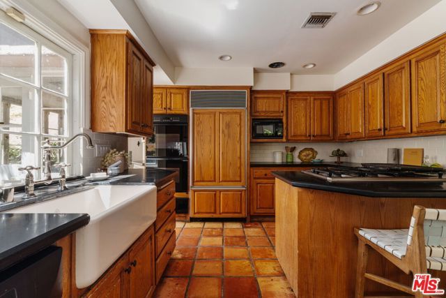 1990 Rose Villa Street, Pasadena, CA 91107