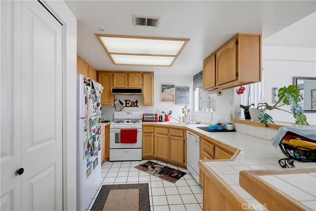 4581 Warner 302, Huntington Beach, CA 92649