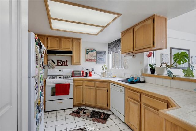 4581 Warner 302, Huntington Beach, CA 92649