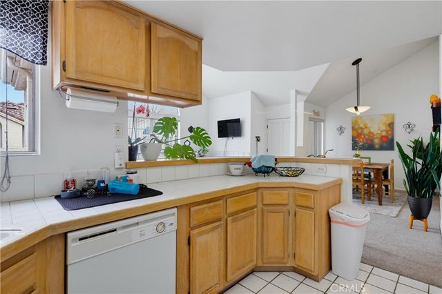 4581 Warner 302, Huntington Beach, CA 92649