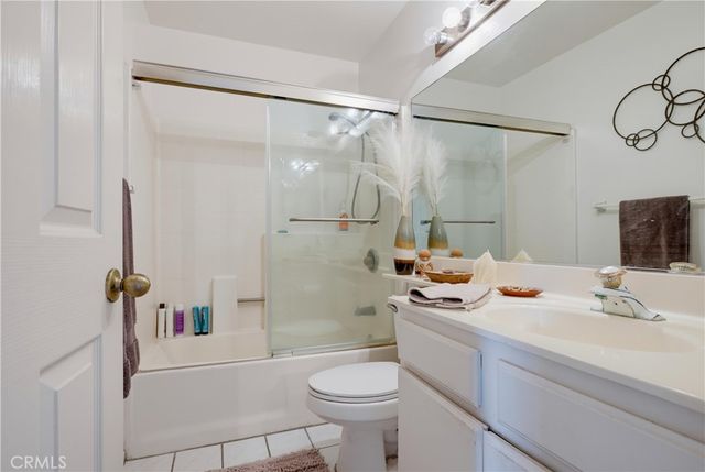 4581 Warner 302, Huntington Beach, CA 92649