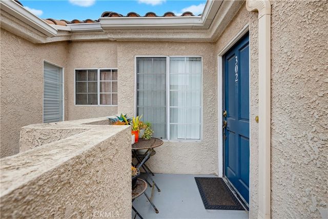 4581 Warner 302, Huntington Beach, CA 92649
