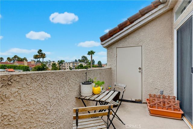 4581 Warner 302, Huntington Beach, CA 92649