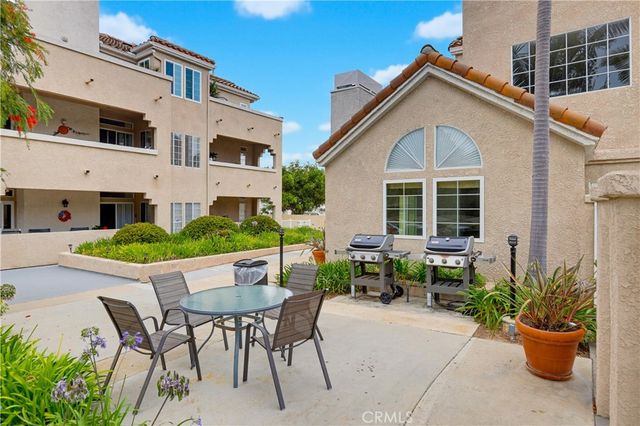 4581 Warner 302, Huntington Beach, CA 92649