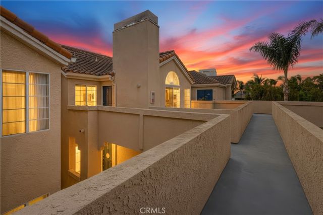 4581 Warner 302, Huntington Beach, CA 92649