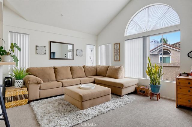 4581 Warner 302, Huntington Beach, CA 92649