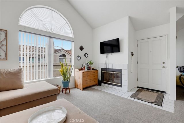 4581 Warner 302, Huntington Beach, CA 92649