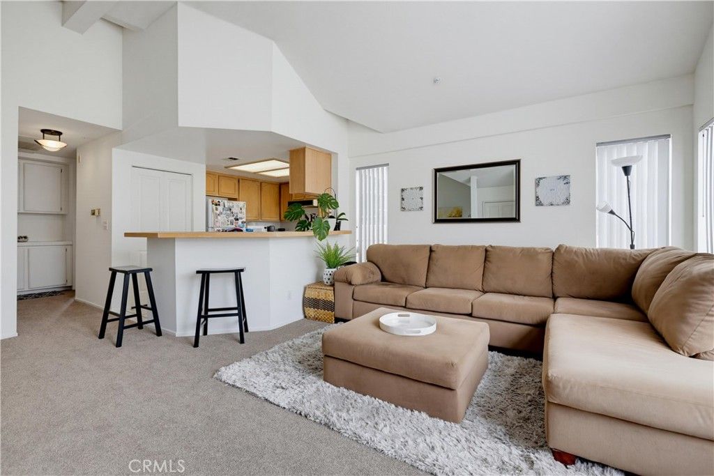 4581 Warner 302, Huntington Beach, CA 92649