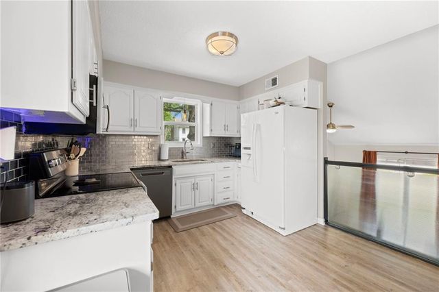 547 N Persimmon Drive, Olathe, KS 66061