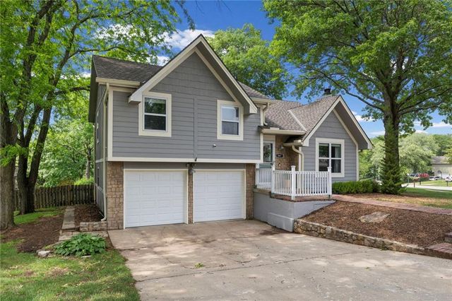 547 N Persimmon Drive, Olathe, KS 66061