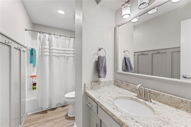 547 N Persimmon Drive, Olathe, KS 66061