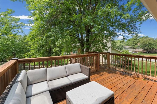 547 N Persimmon Drive, Olathe, KS 66061