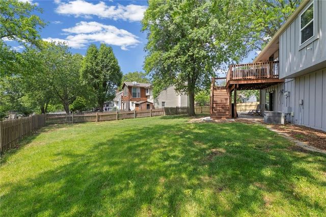 547 N Persimmon Drive, Olathe, KS 66061