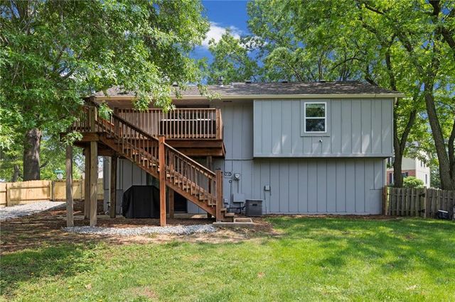 547 N Persimmon Drive, Olathe, KS 66061
