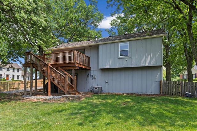 547 N Persimmon Drive, Olathe, KS 66061