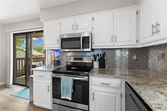 547 N Persimmon Drive, Olathe, KS 66061