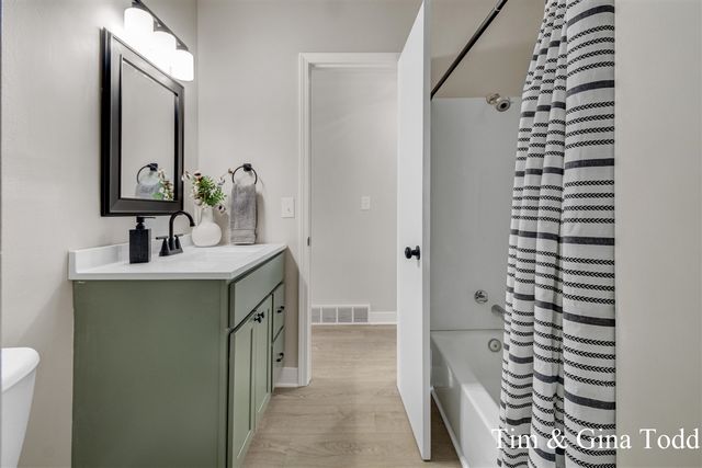 1628 Ira Avenue, Grand Rapids, MI 49504