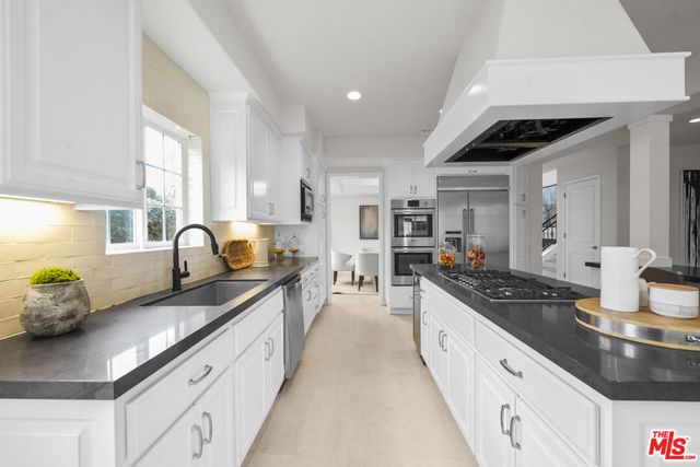 7861 W 80th Street, Playa Del Rey, CA 90293