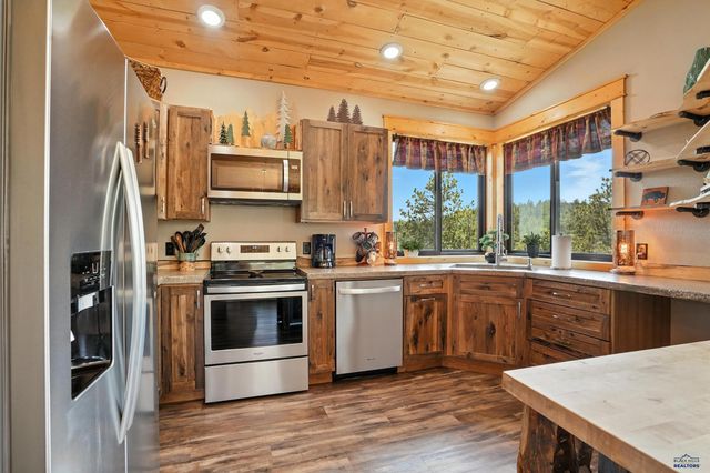 21304 & 21302 WASP RD, Lead, SD 57754