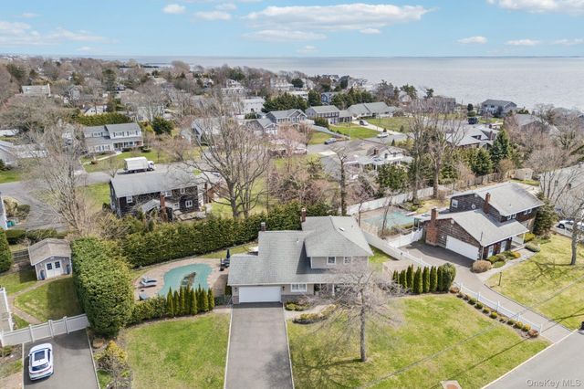 11 Palmer Drive, Sayville, NY 11782