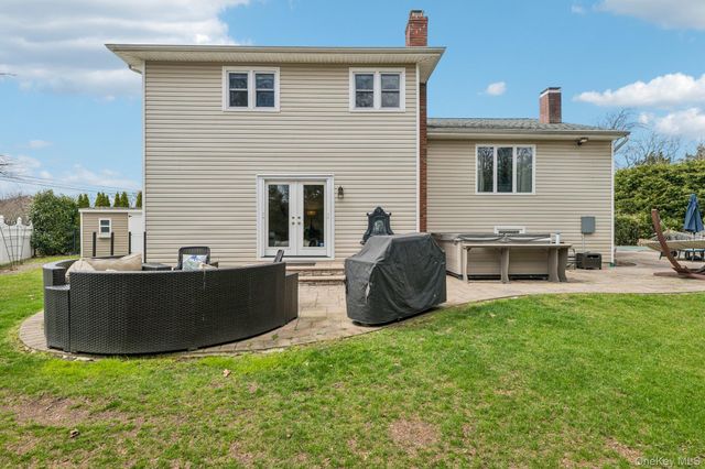 11 Palmer Drive, Sayville, NY 11782